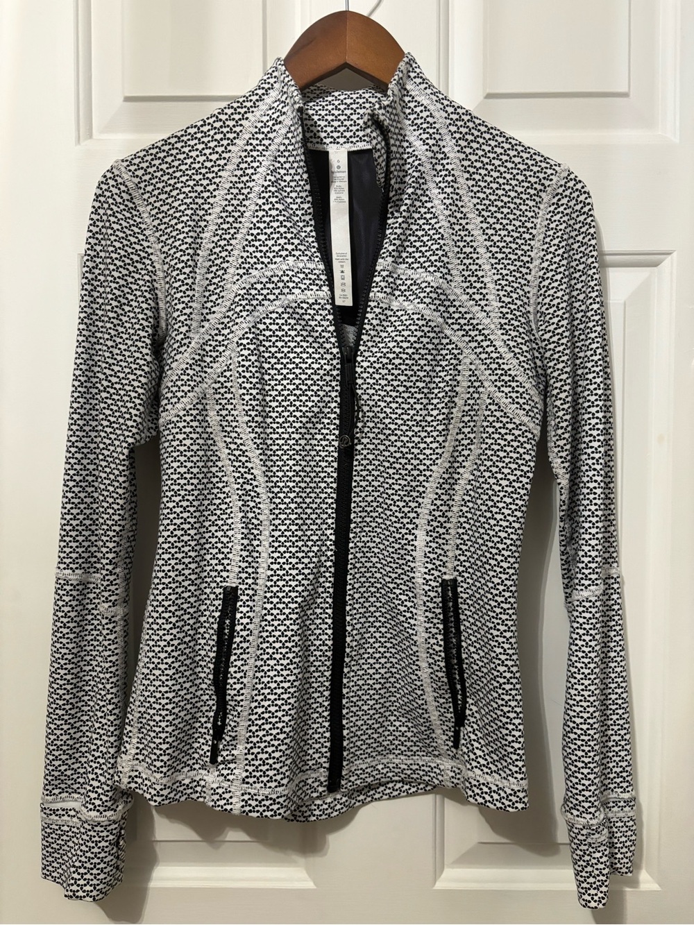 Lululemon Define Women’s Black & White Patterned Zip Up Jacket!